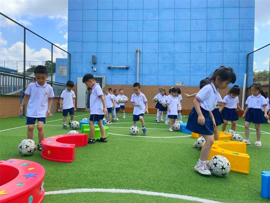 幼兒園足球教育、幼兒園足球場(chǎng)、幼兒園運(yùn)動(dòng)場(chǎng)