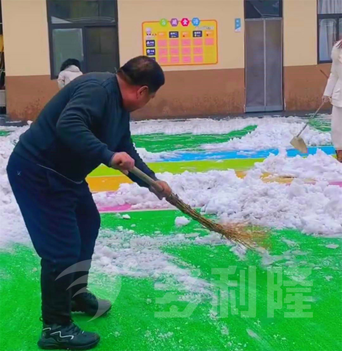 多利隆地彈坪，幼兒園地彈坪